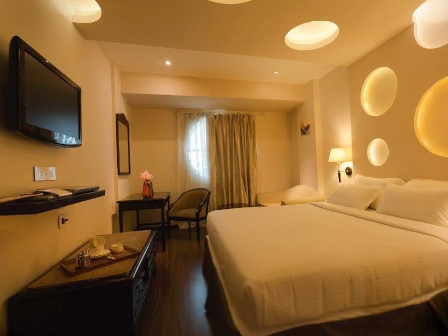 The Orbis Hotel Коимбатур Экстерьер фото