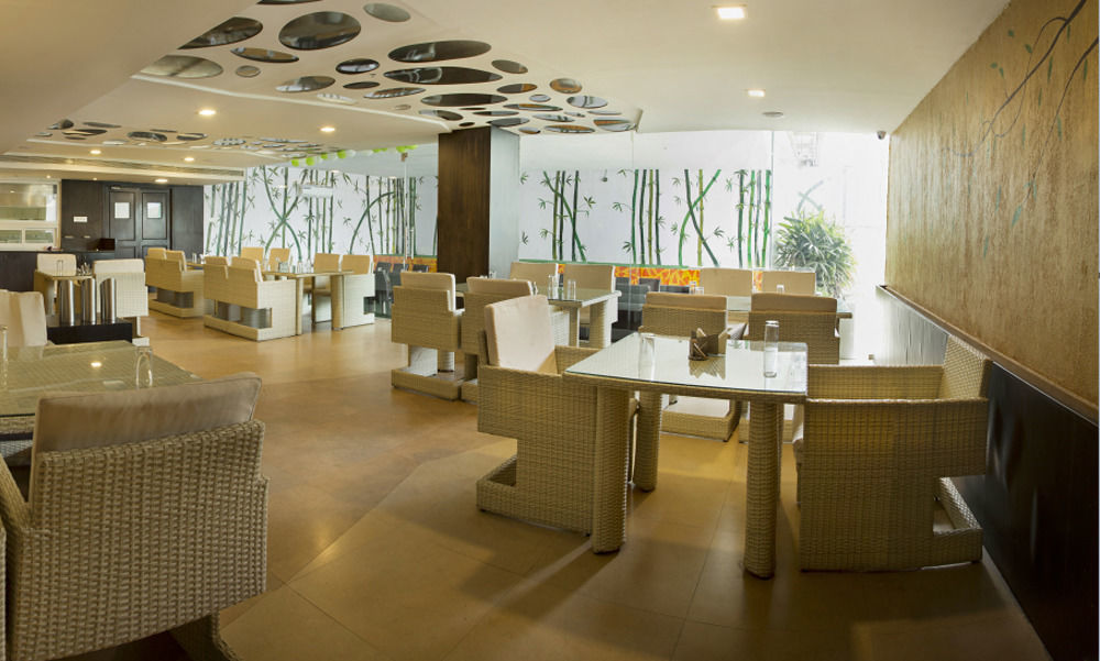 The Orbis Hotel Коимбатур Экстерьер фото