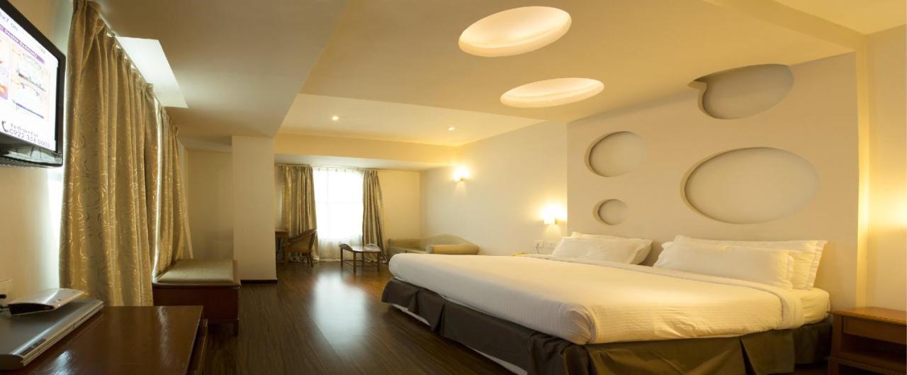 The Orbis Hotel Коимбатур Экстерьер фото